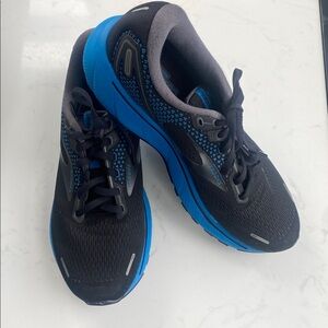 Brooks Ghost 14 men’s Running Shoed Black/ Blue colorway (1103691D056) size 9